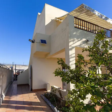 Falcon House Nyaraló *