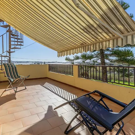 Falcon House Nyaraló