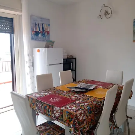Nyaraló Falcon House