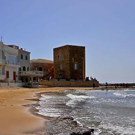 Nyaraló Falcon House